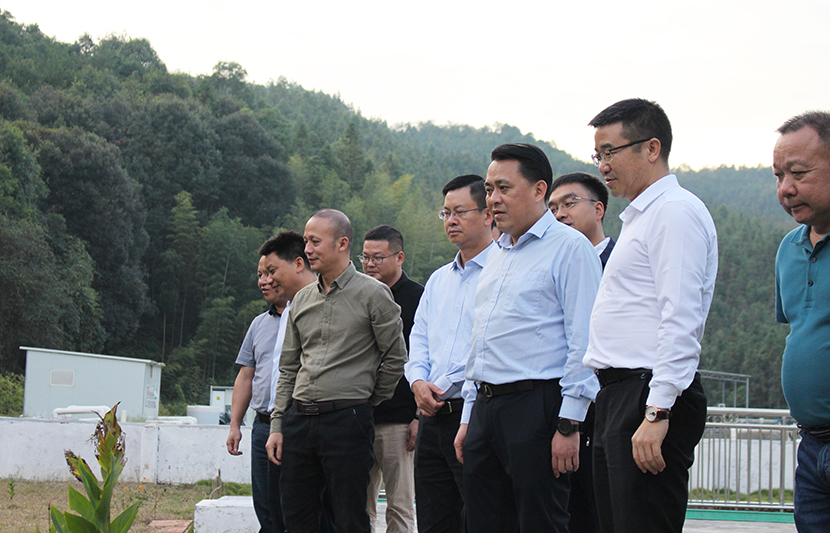 岑溪市稀土產(chǎn)業(yè)發(fā)展與礦山綜合治理考察組一行先后到我司龍南黃沙、定南上下?tīng)I(yíng)稀土尾水項(xiàng)目調(diào)研